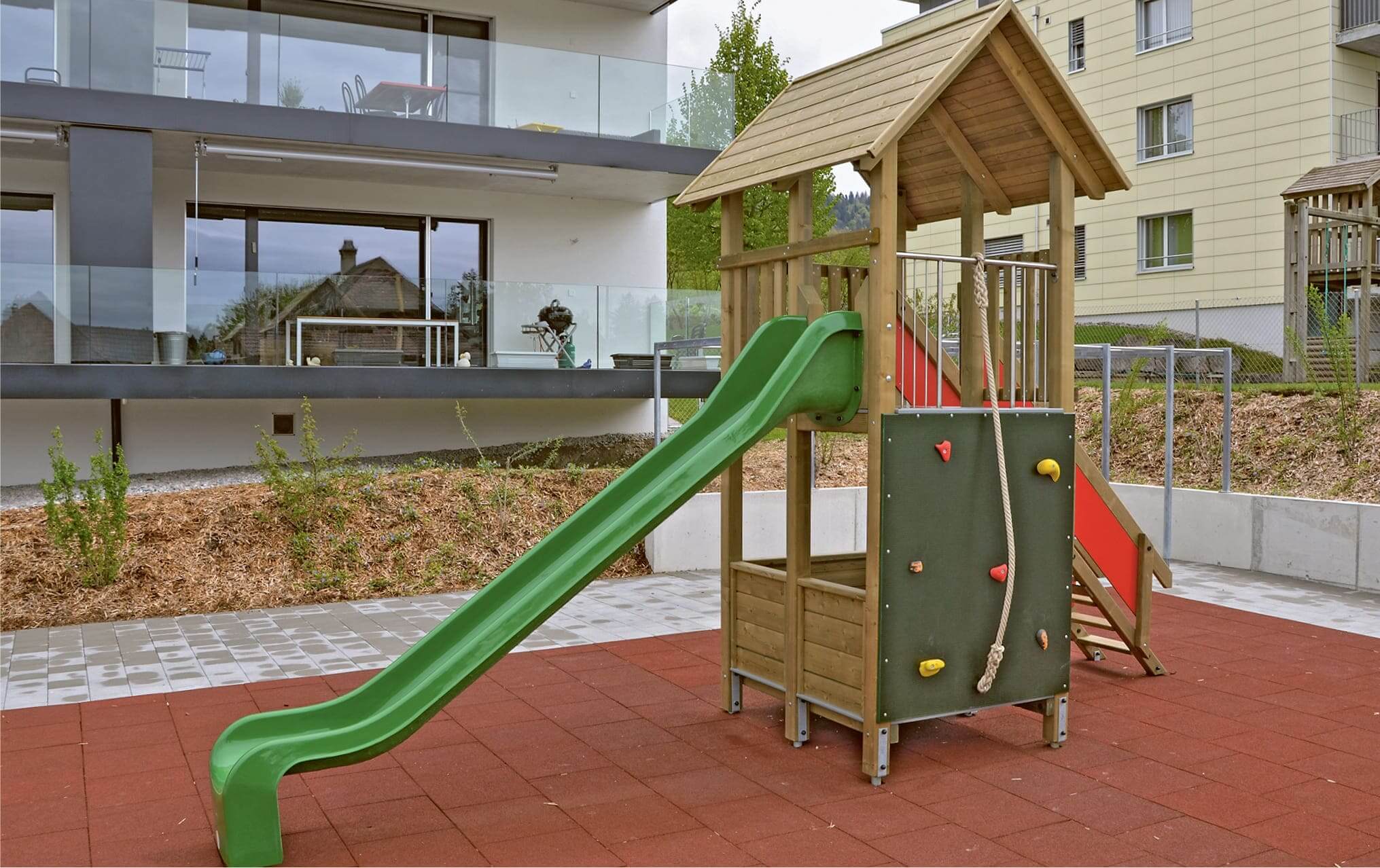 Kombiturm mit Spielhaus Ansicht 2