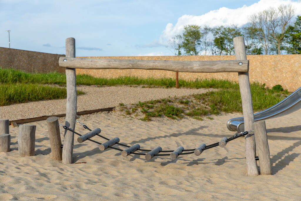 Balancierbrücke mit Rundholztritten Ansicht 3