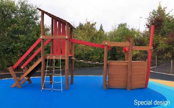 Svens Schiff Spielturm Ansicht 3