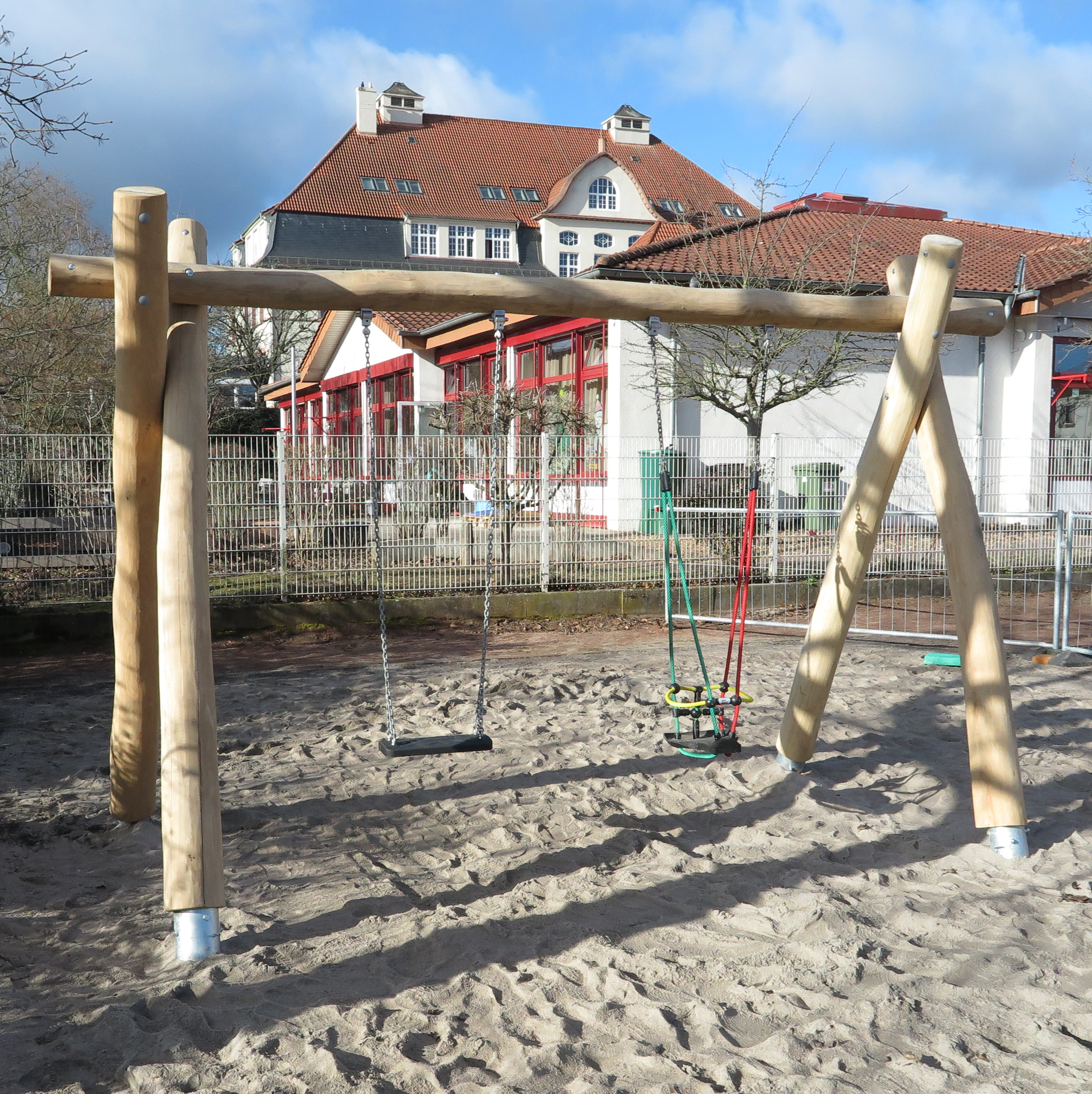 Schaukel 2-fach LH210cm, 1 Kleinkind-Schaukelsitz Ansicht 2
