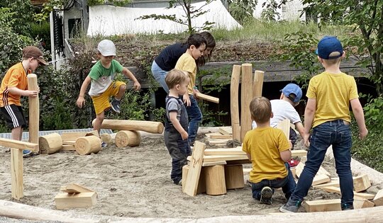Bauklötze, lose Holzelemente Ansicht 3