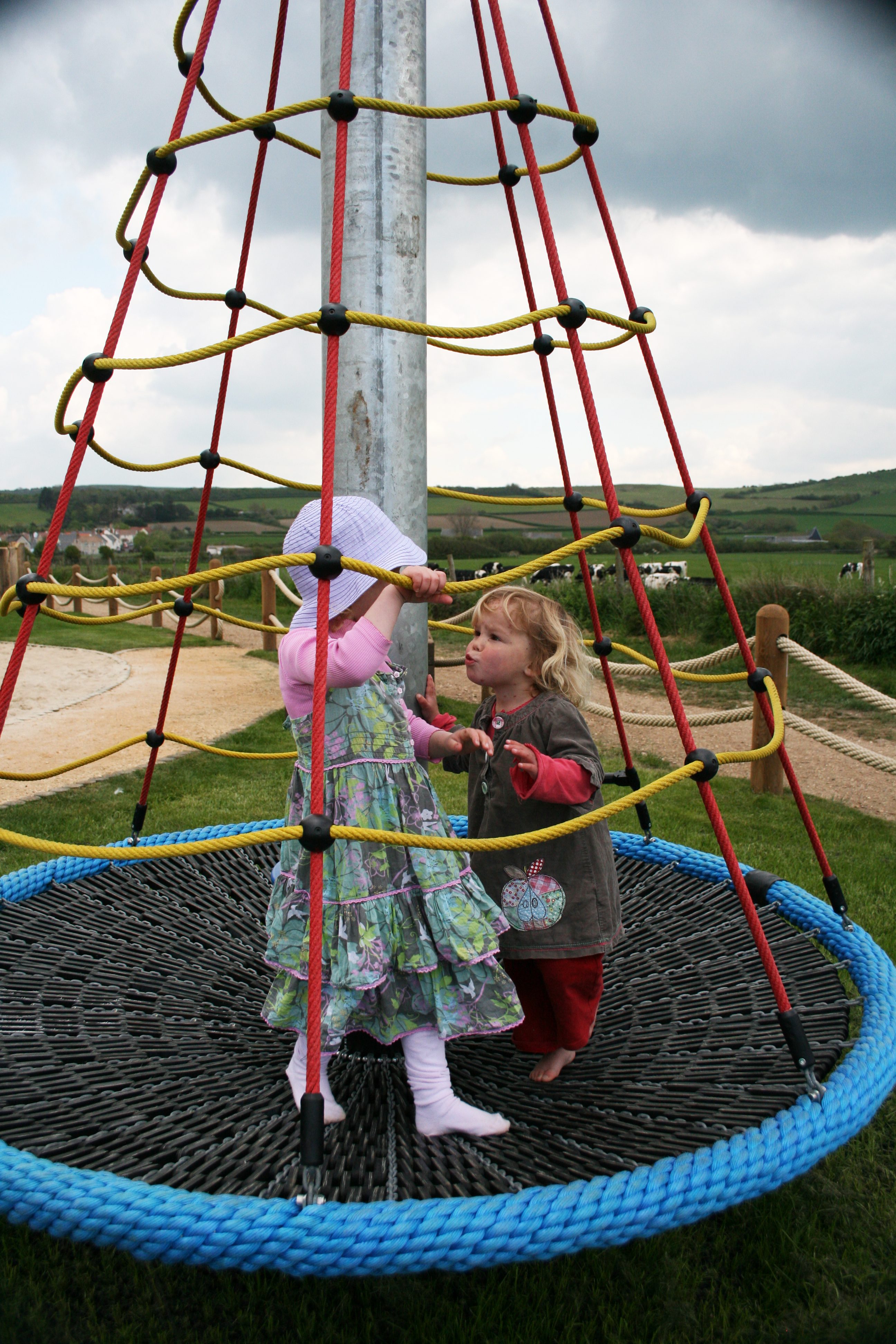 Drehbarer Kletterturm S mit Nest - Ansicht 4