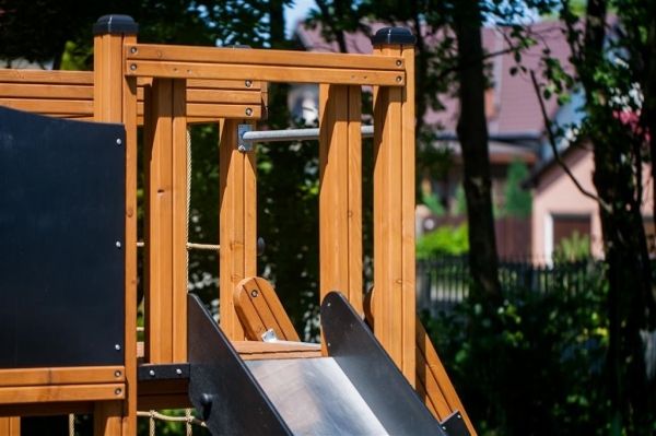 Bonn Spielanlage mit Rutsche Ansicht 5