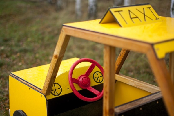 Taxi Spielhaus Ansicht 4