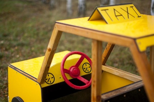 Taxi Spielhaus Ansicht 4