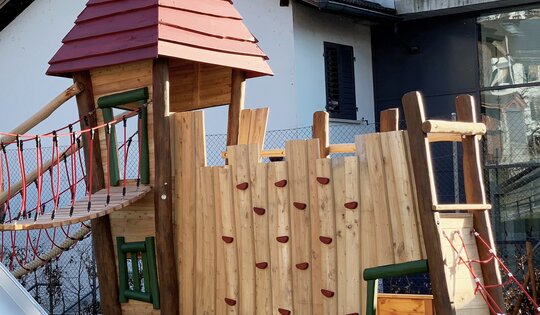 Kleine Spielburg 1 - lasiert Ansicht 2