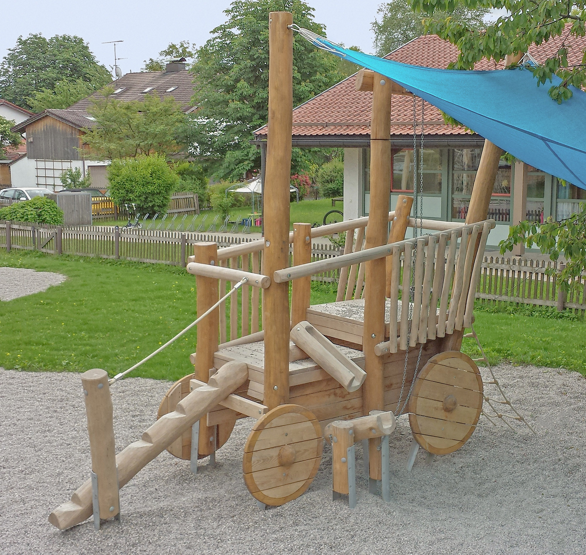Heuwagen mit Holzrädern Ansicht 2