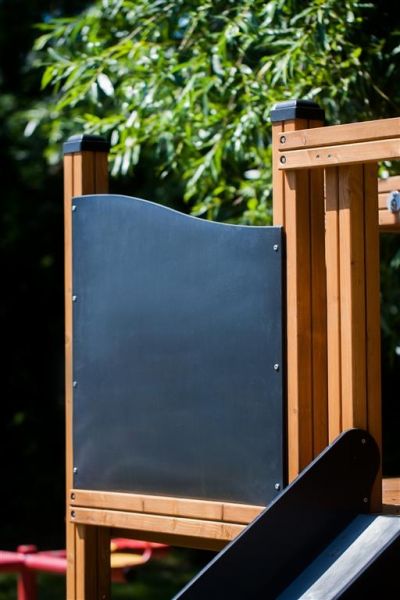 Klettergerüst mit Kletterwand und Rutsche Ansicht 5