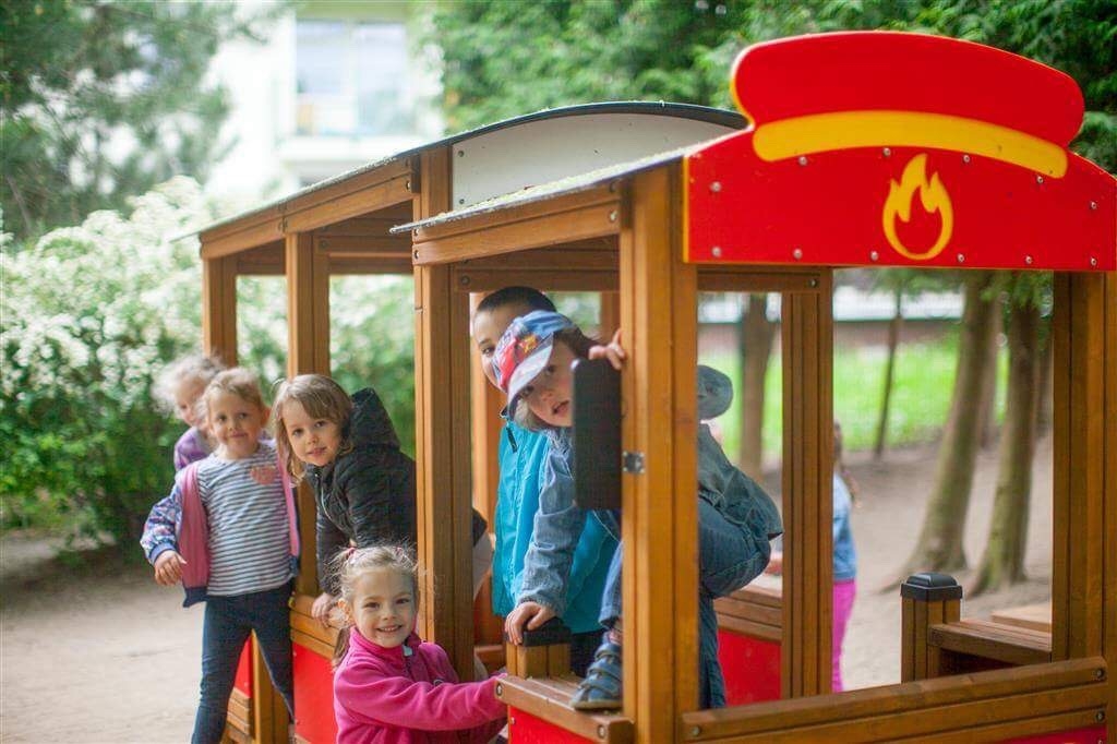 Feuerwehrwagen Spielhaus Ansicht 3