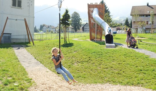 Seilbahn auf Hügel Ansicht 3