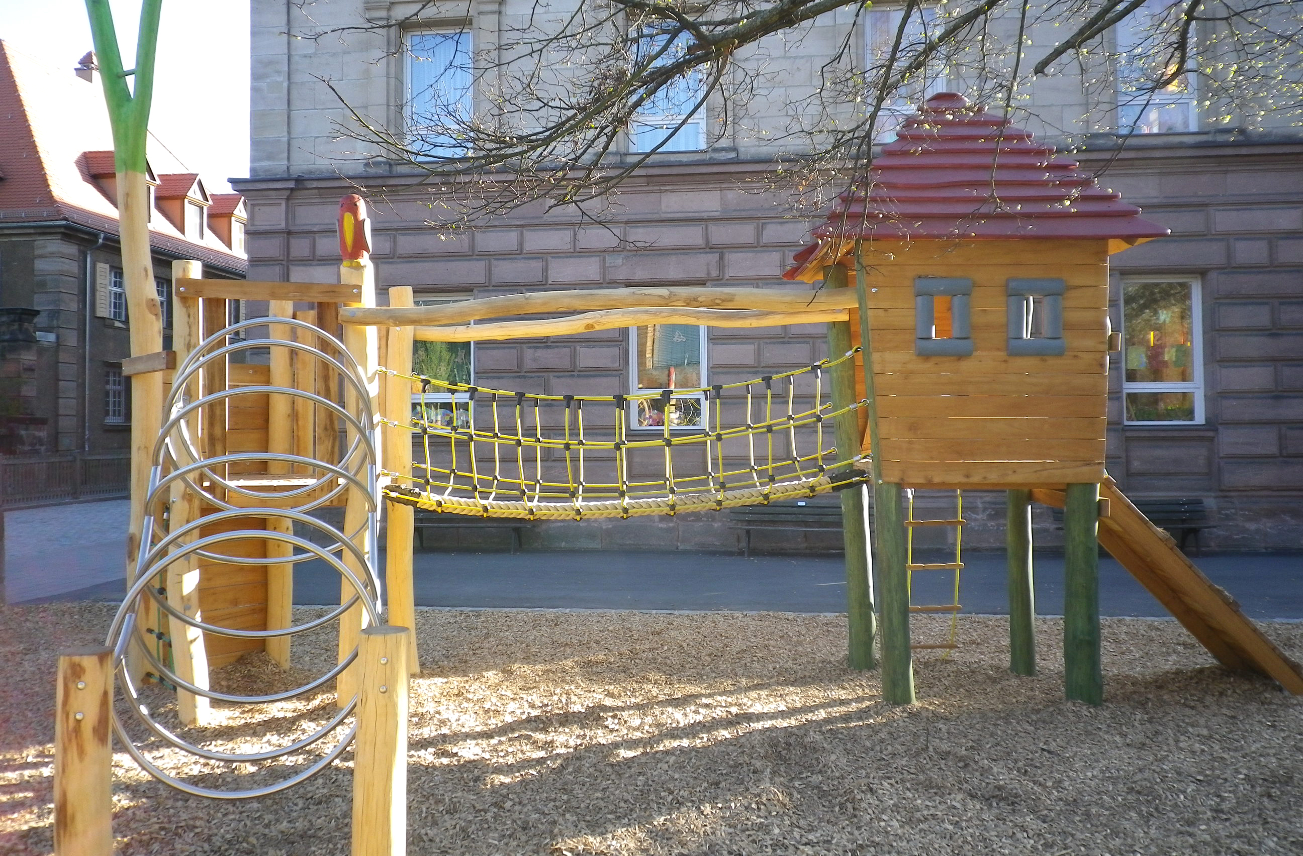 Baumhaus-Spielanlage Maiweg Ansicht 2