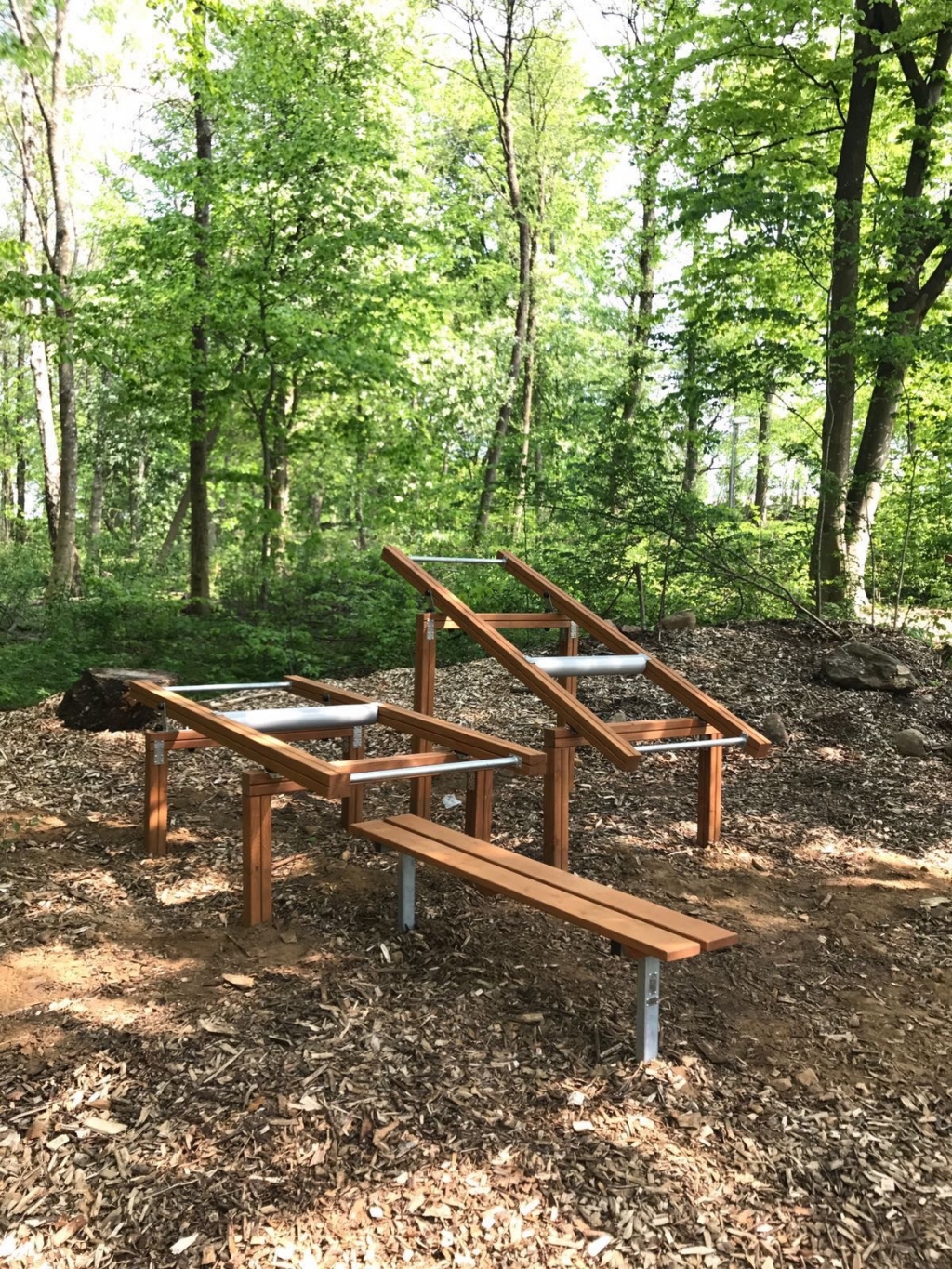 Bank, Stahlbau (Lärchenholz, verzinkt Stahl) Ansicht 4