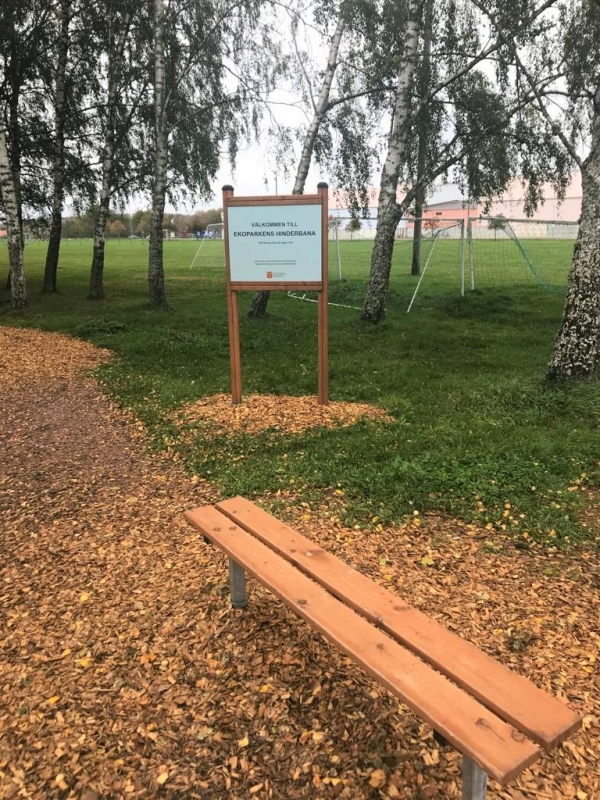 Bank, Stahlbau (Lärchenholz, verzinkt Stahl) Ansicht 5