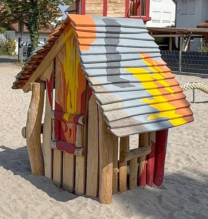 Spielhaus in Flammen Ansicht 2