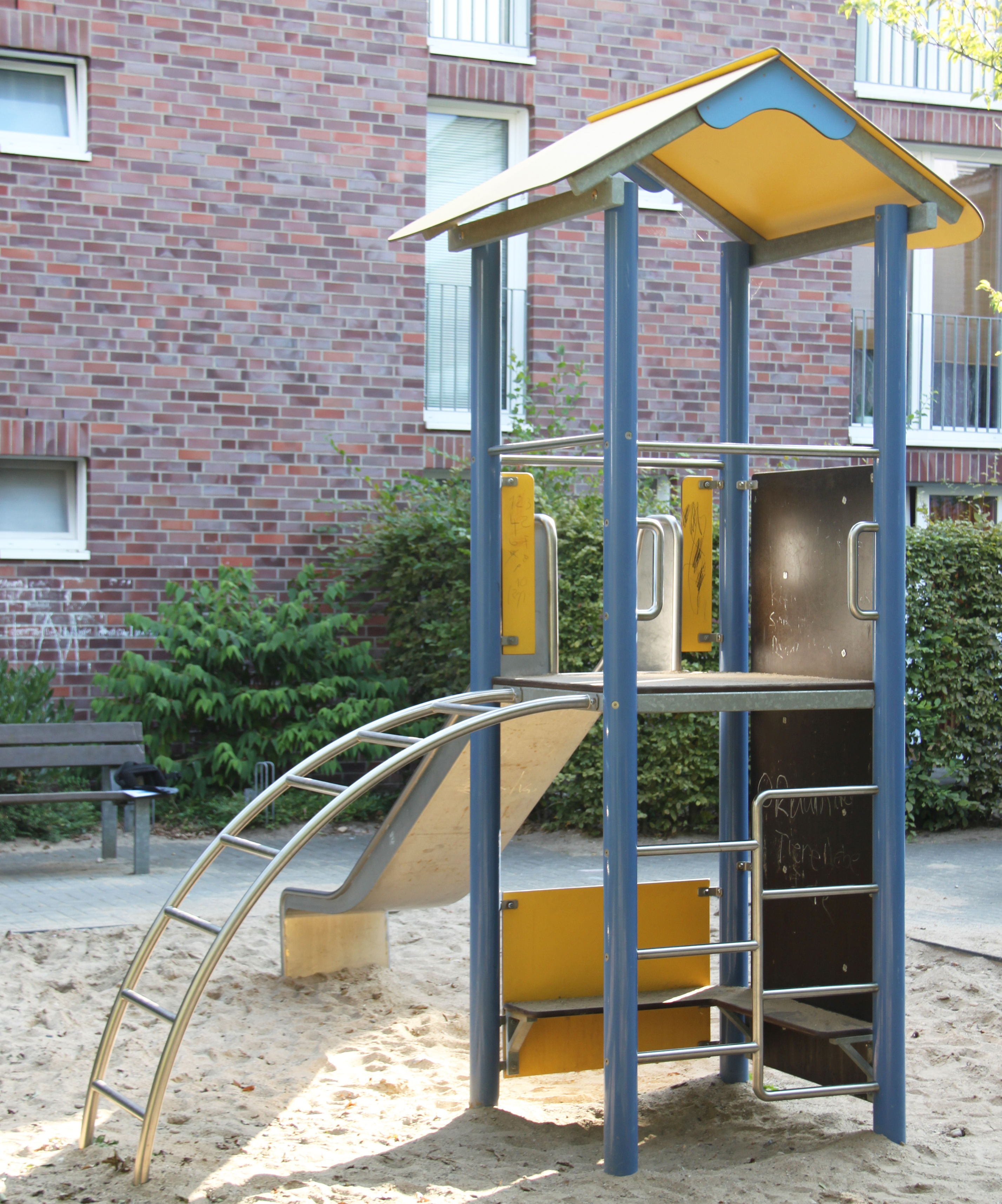Spielturm Neuss Ansicht 2