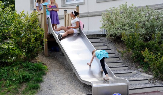 bimbo Anbaurutsche inox breit H 150 cm, Bimbo Spielplatzgeräte (Hinnen AG)