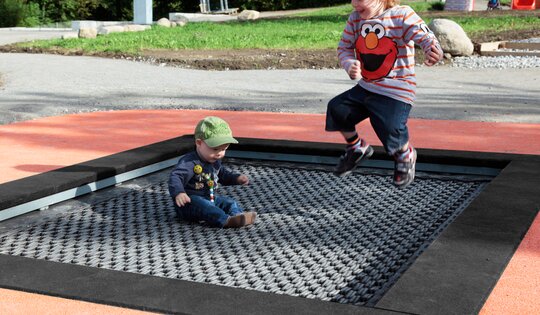 Trampolin XL - bodengleich Ansicht 2