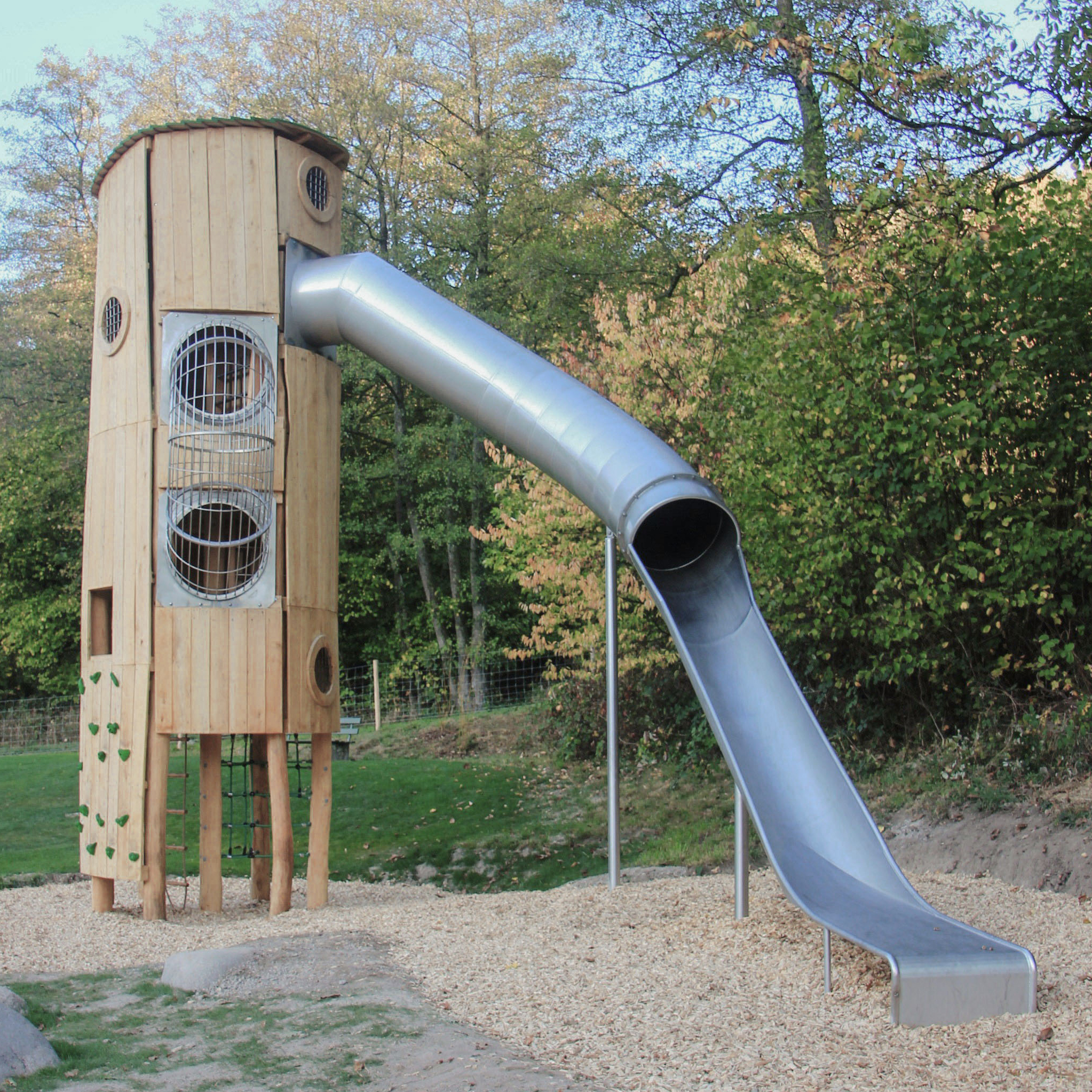 Klettersilo mit Röhrenrutsche Ansicht 2