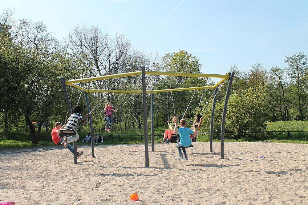 Sechsfachschaukel mit Sitzen inkl. Rückhaltebügel Ansicht 5