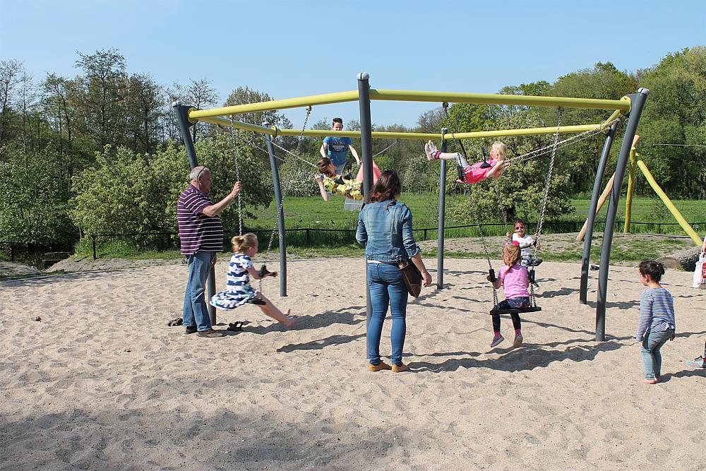 Sechsfachschaukel mit Sitzen inkl. Rückhaltebügel Ansicht 6
