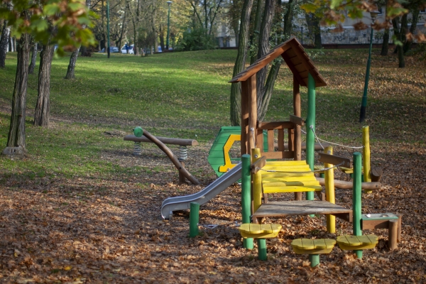 Alice Spielhaus mit Rutsche Ansicht 3