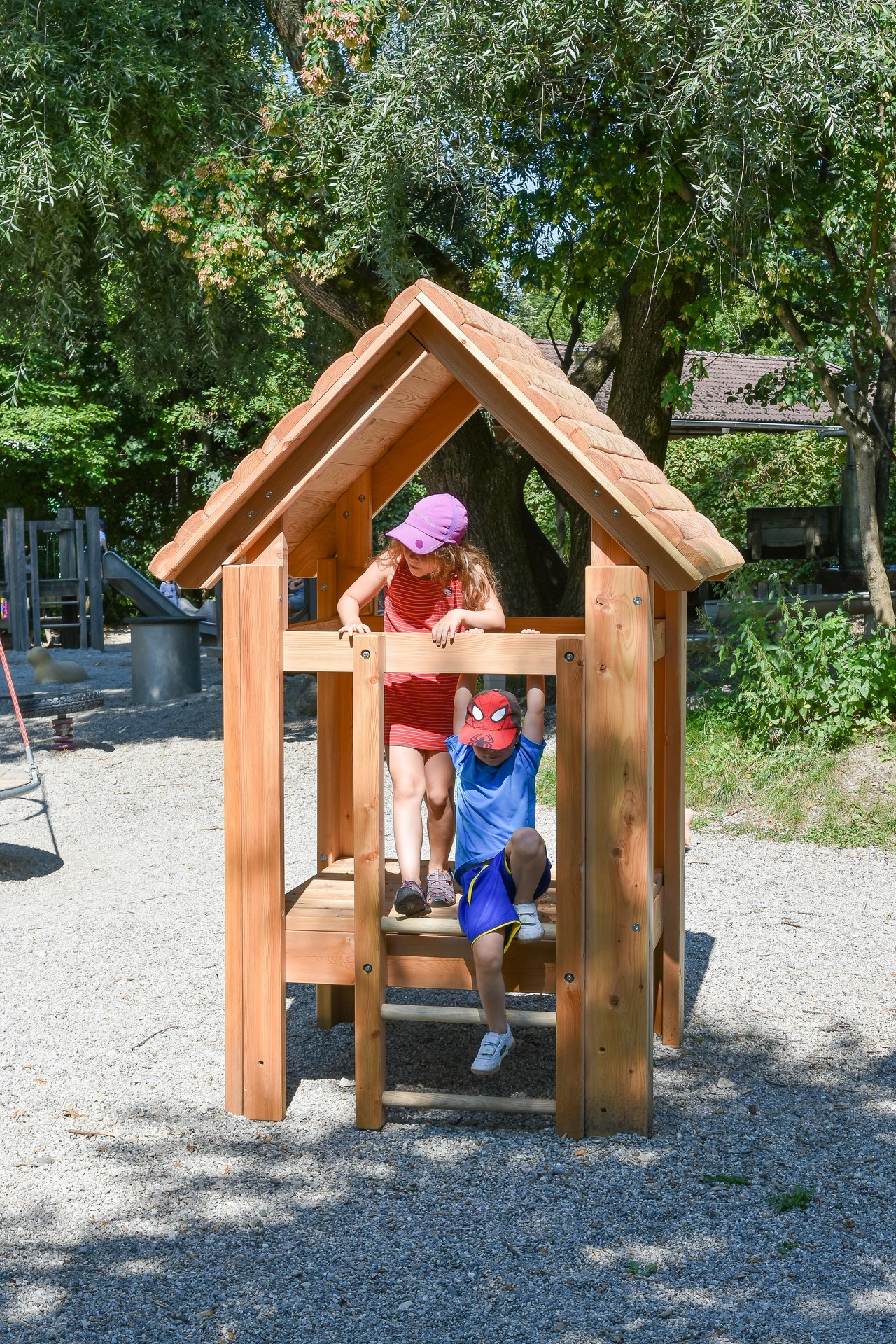 Kleinkind-Plattformhütte Ansicht 3