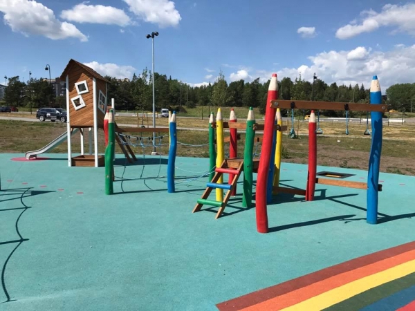 Lisas Spielturm mit Rutsche Ansicht 4