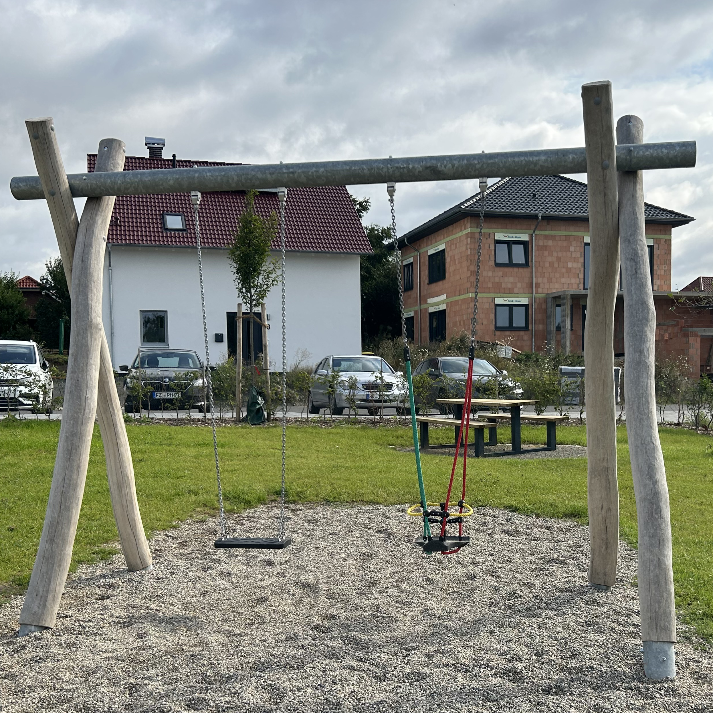 Schaukel 2-fach LH250cm, Querrohr Stahl verzinkt, 1 Kleinkind-Schaukelsitz Ansicht 2