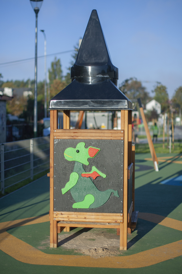 Spielturm mit Drachen Ansicht 3