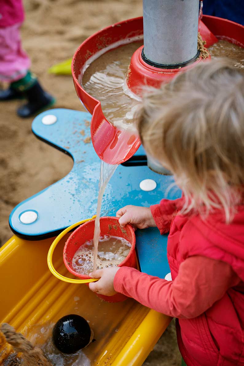 KOMPAN Wasserfall mit Sandtisch Ansicht 3