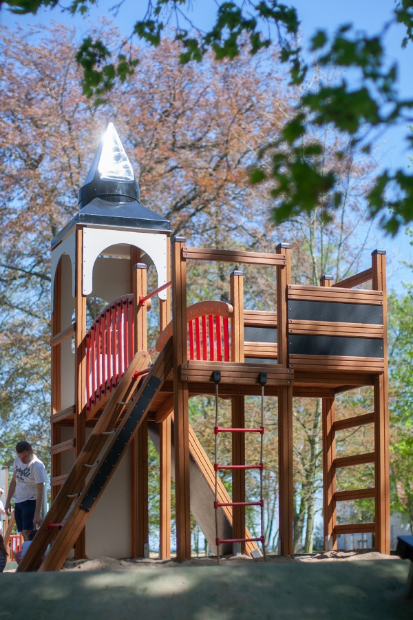 Alcazar Spielturm mit Klettergerüst Ansicht 5