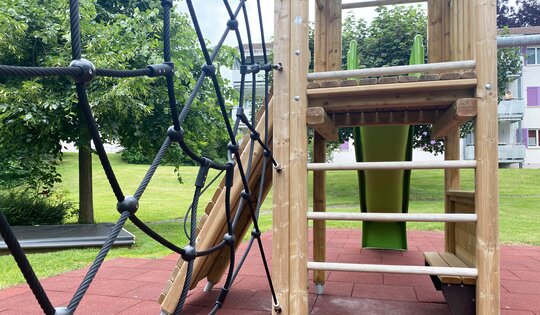 Kletterturm Kombi 1 mit 1er Schaukel Ansicht 2
