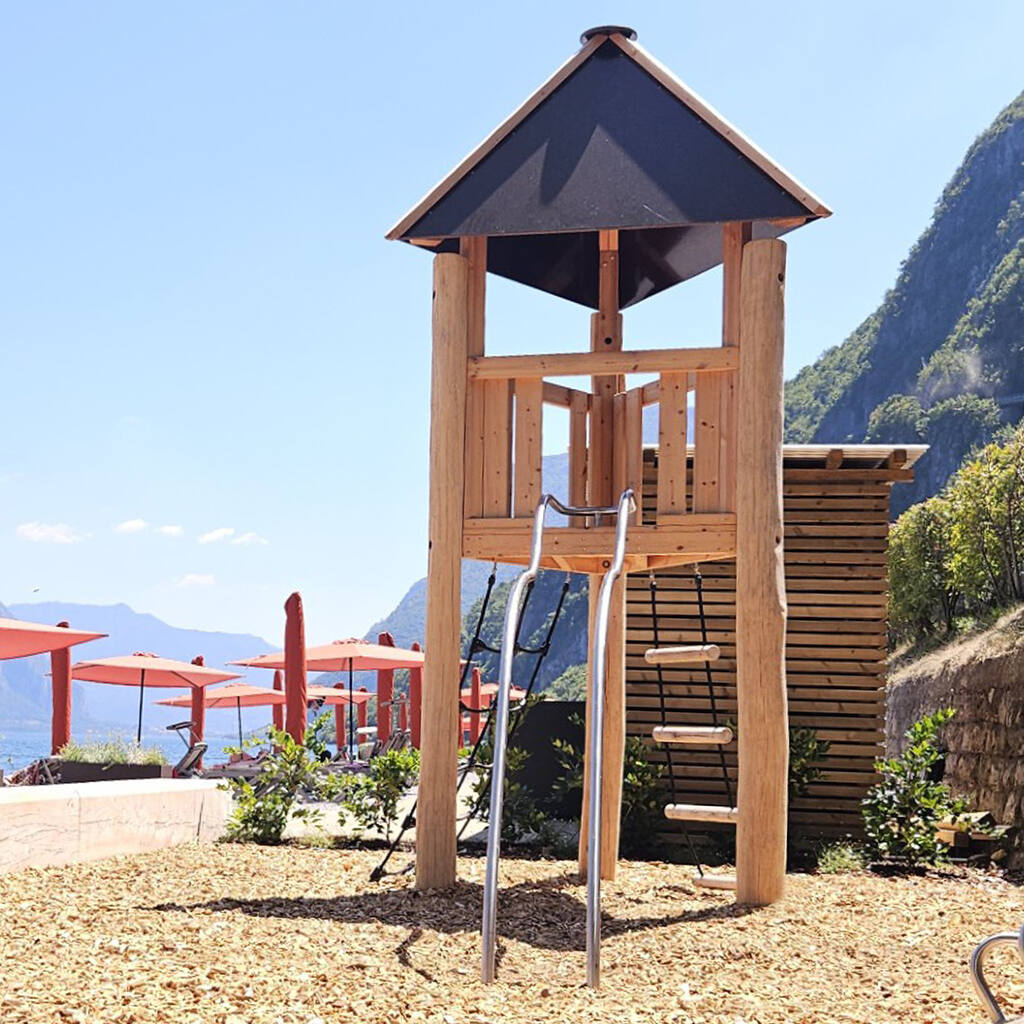 Kletterturm System 3 mit Boden und Dach Ansicht 3