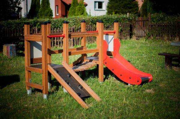 Der Knirps Turm mit Rutsche Ansicht 3
