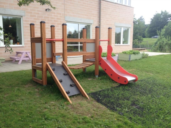 Der Knirps Turm mit Rutsche Ansicht 6