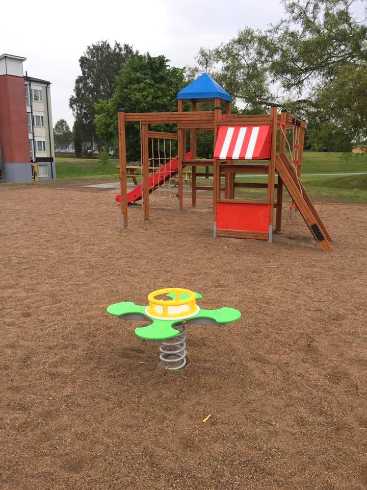 Kletter Hütte Spielanlage mit Kletterwand, Spielturm und Rutsche Ansicht 6