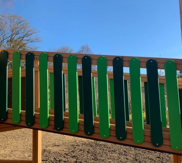 Dschungeldorf Spieltürme mit Spiralrutsche Ansicht 4
