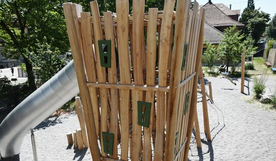 Burgturm L mit Inox Kurvenrutsche natur Ansicht 4