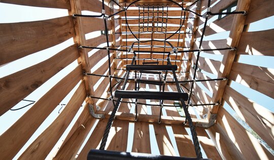 Burgturm L mit Inox Röhren-Wendelrutsche natur Ansicht 3