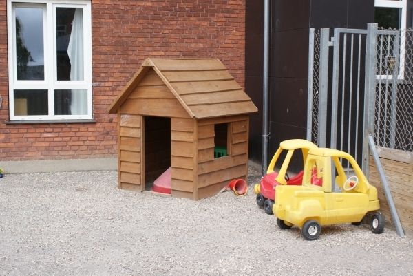 Spielhäuschen aus Holz Ansicht 3