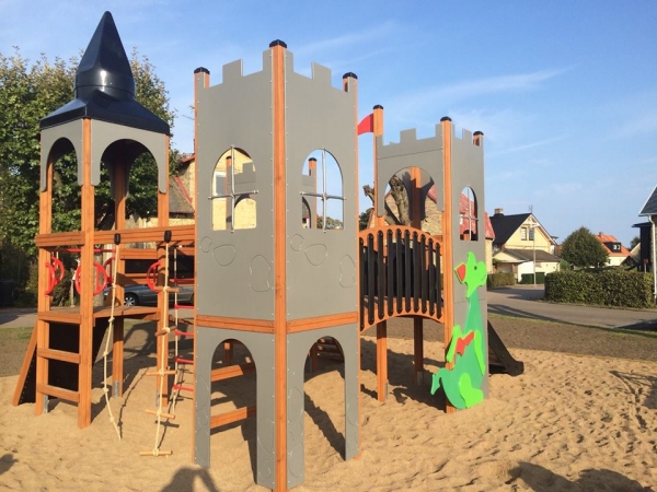 Spieltürme Schloss Camelot mit Rutsche Ansicht 4