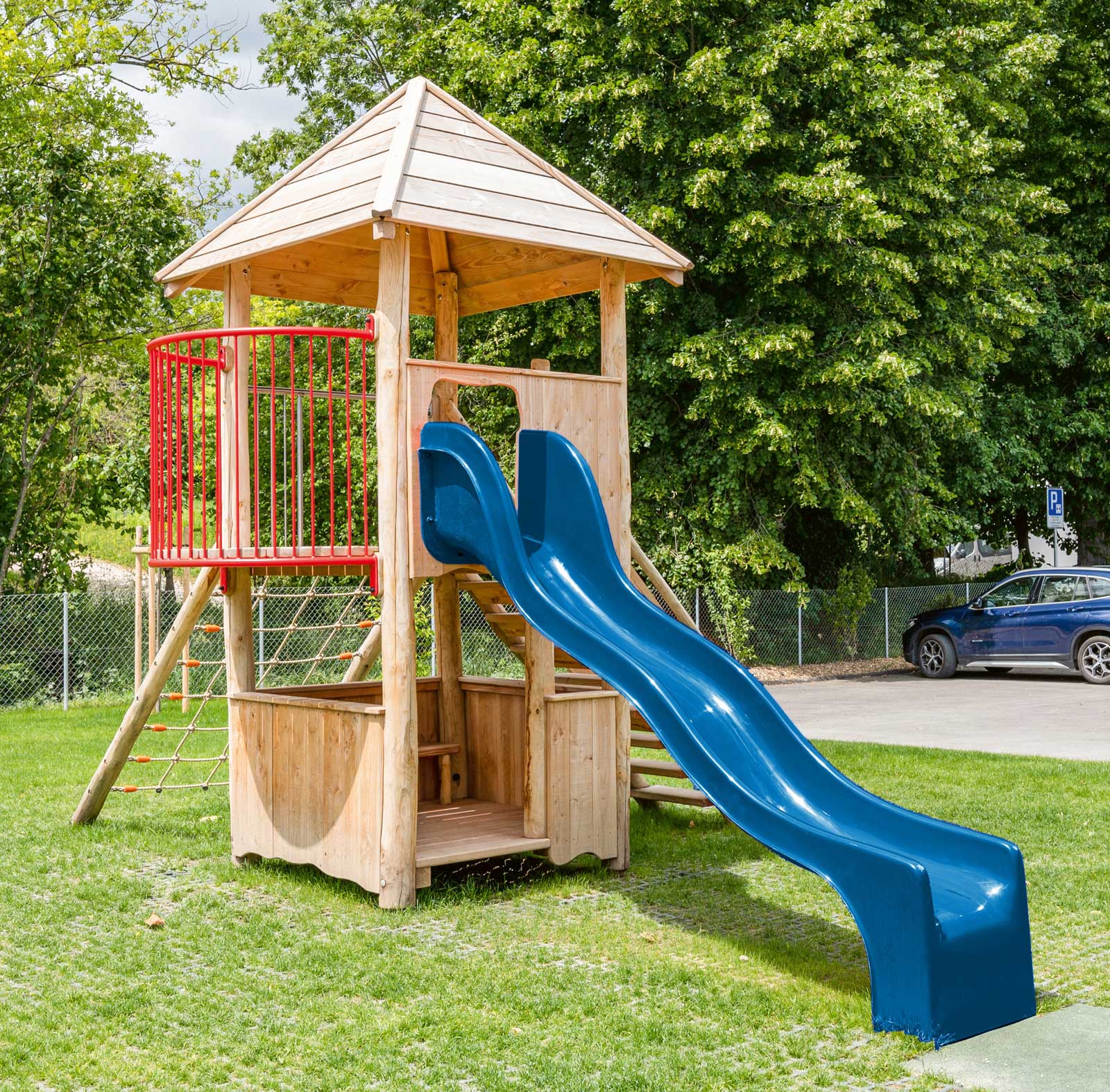 Spielturm Weissbad aus Edelkastanie Ansicht 5