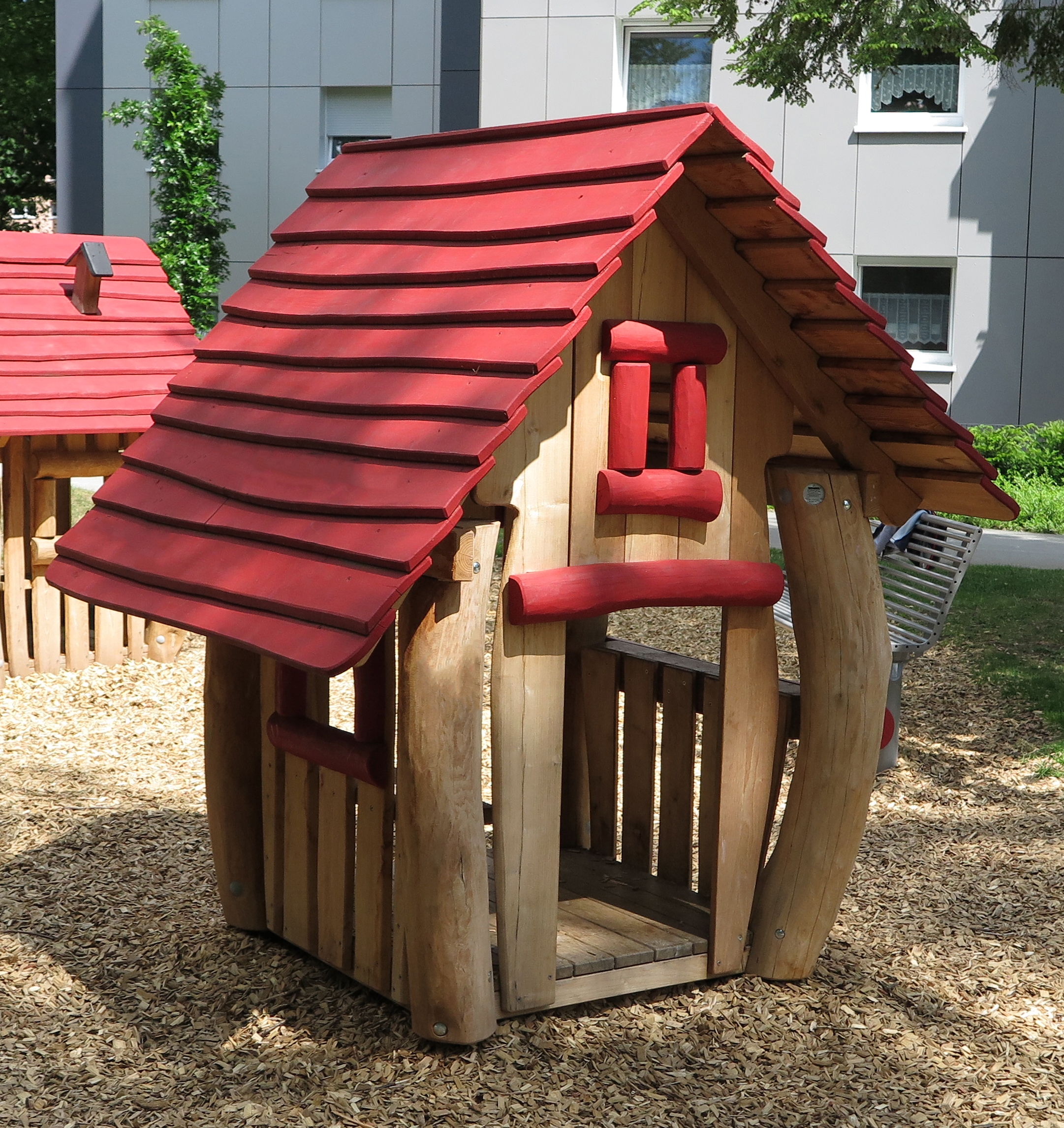 Spielhaus Marlene mit Boden Ansicht 2