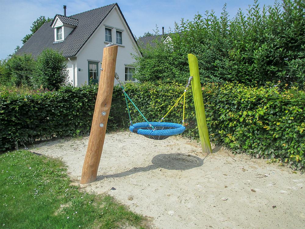 Krippenschaukel Milo mit Nesthocker Ansicht 6