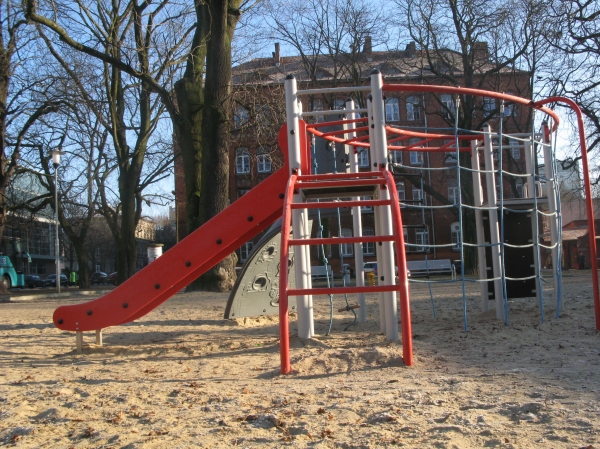 Wal Klettergerüst mit Kletterwand und Rutsche Ansicht 6