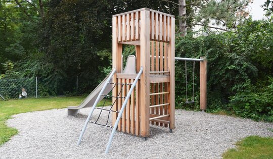 bimbox Kletterturm 2 mit 1er Schaukel Ansicht 2