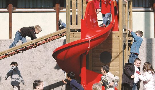 Kletterturm bimbo 2 mit Spiralrutsche Ansicht 2