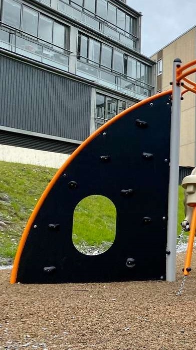 Copernicus Kletteranlage mit Kletterwand und Rutsche Ansicht 4