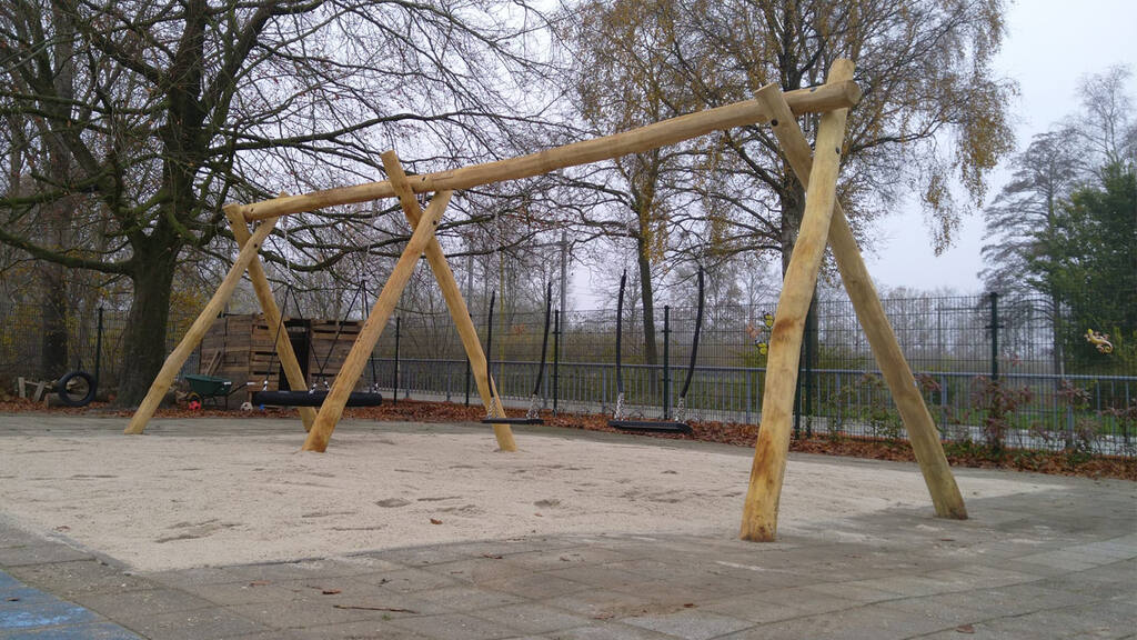 Doppelschaukel mit Vogelnestkorb und 2 Sicherheitssitzen Ansicht 3