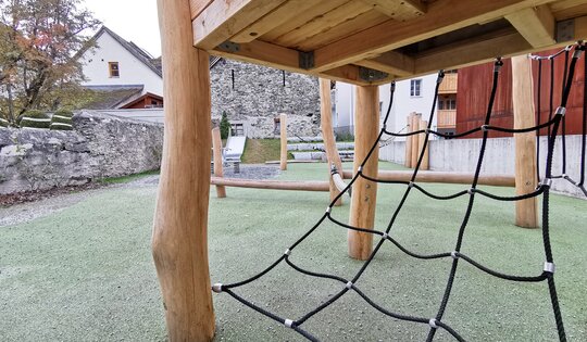 Netzhütte mit GFK Rutsche und Pyramidendach